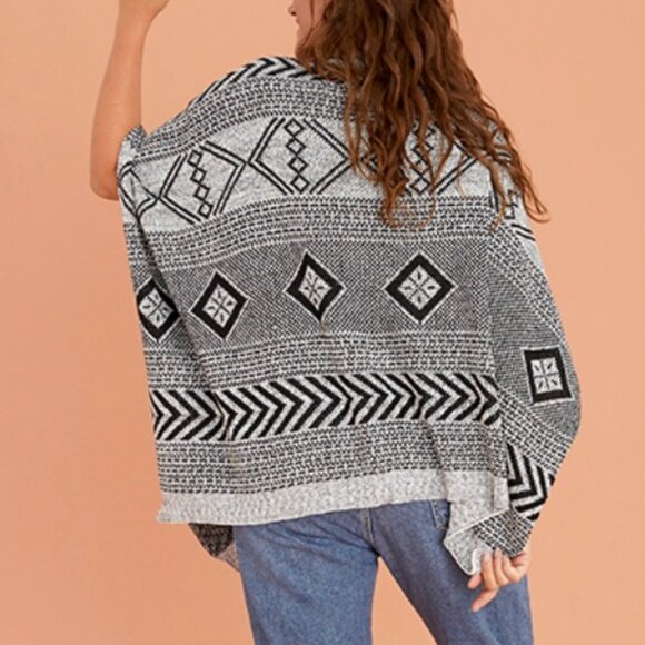 The Jetset Diaries Plus Knit Poncho - Picture 3 of 16